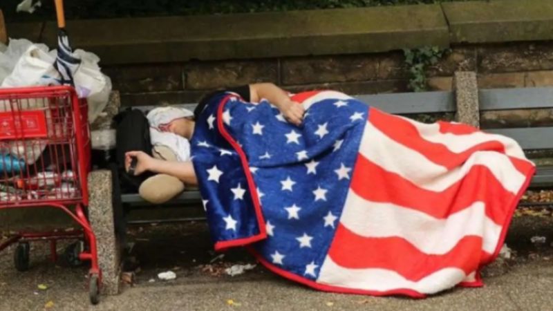 Trump firmó decreto para "desalojar" de las calles a personas sin hogar