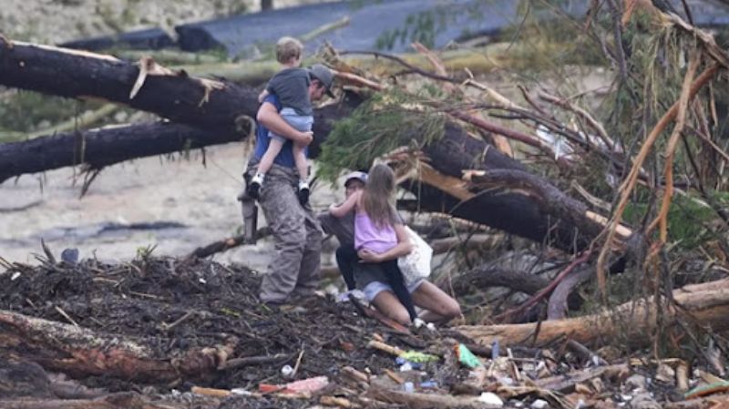 Tragedia en Texas: Contabilizan 91 muertes por inundaciones, muchos son niños