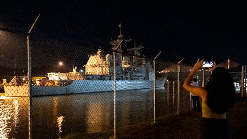 Buque lanzamisiles de EEUU atraviesa el Canal de Panamá rumbo al Caribe