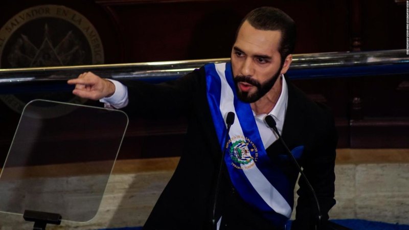 El Salvador aprobó reelección presidencial indefinida y extensión de mandato