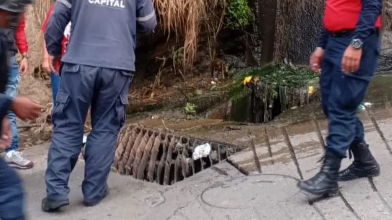 Abuelo murió al caer en una alcantarilla sin tapa en Caracas
