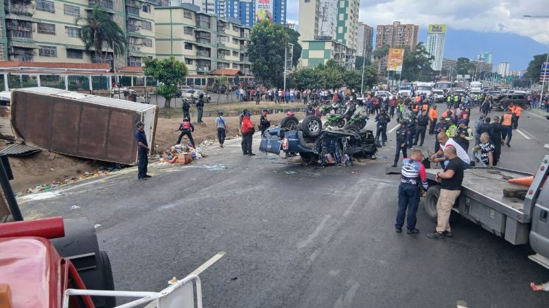 VIDEO: 11 heridos dejó fuerte accidente en la Valle - Coche este 17Ago