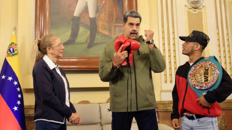 El presidente Nicolás Maduro recibió este sábado 2 de agosto en el Palacio de Miraflores al boxeador Carlos Cañizales. 