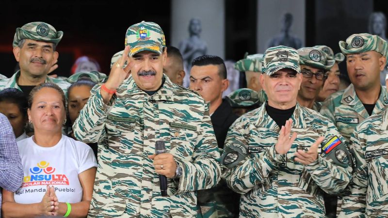 Maduro advierte a EEUU que Venezuela pasará a la lucha armada si es agredida