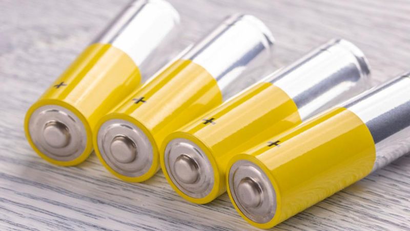 Adolescente se introdujo una pila eléctrica en el recto para "tener más energía"