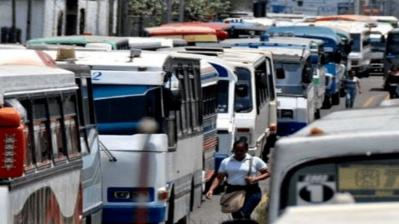 Delcy Rodríguez no autorizó aumento del pasaje tras reunión con transportistas