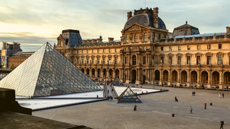 VIDEO VIRAL: El insólito robo al museo del Louvre, se llevaron joyas de Napoleón