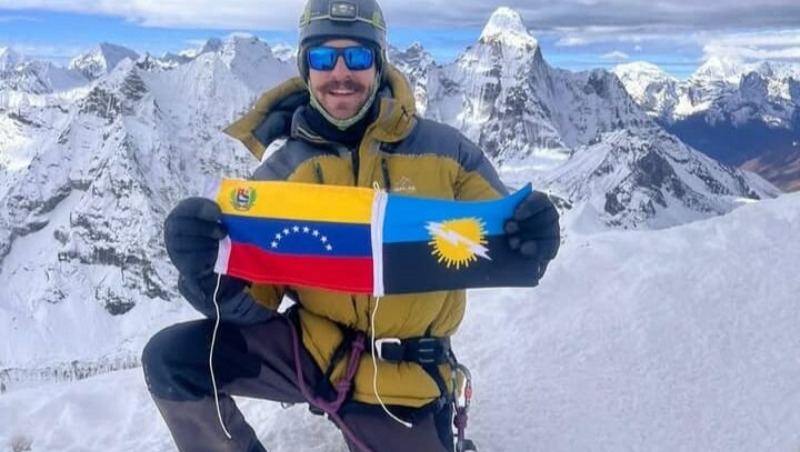 VIDEO VIRAL: Venezolano logró alzar la bandera en lo más alto del Himalaya