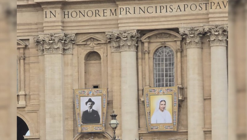 VIDEO: Retratos de José Gregorio Hernández y Carmen Rendiles son desplegados en el Vaticano