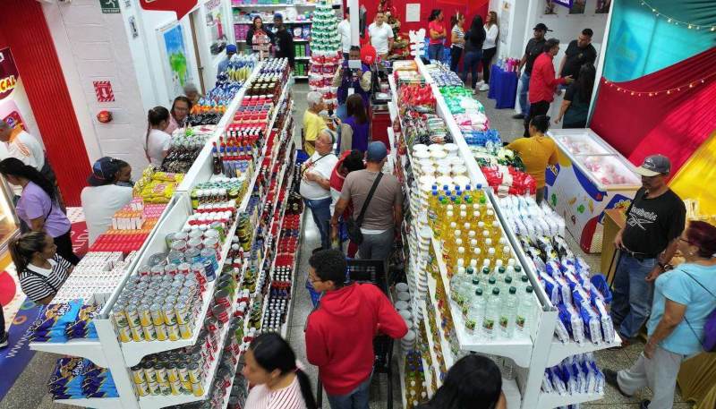 Mercal ofrece cesta básica en 10 abastos de Caracas y con precios justos