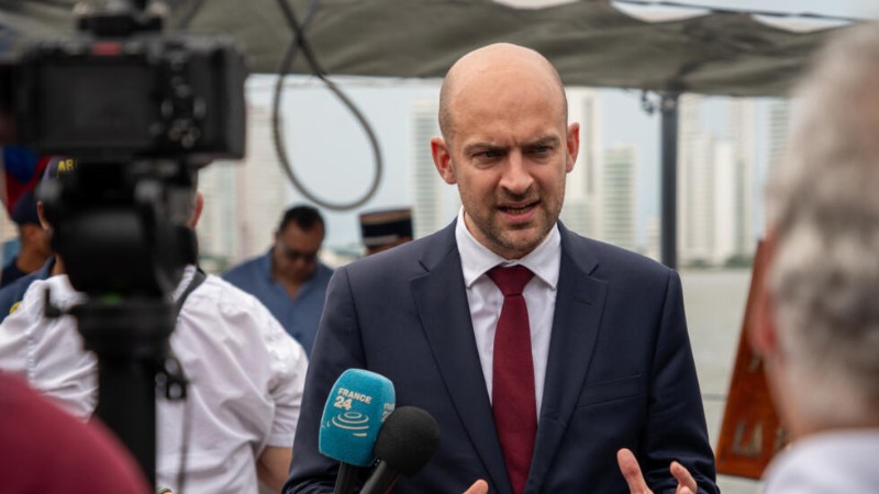 Francia condena las operaciones militares de EEUU: "Ignoran leyes internacionales"