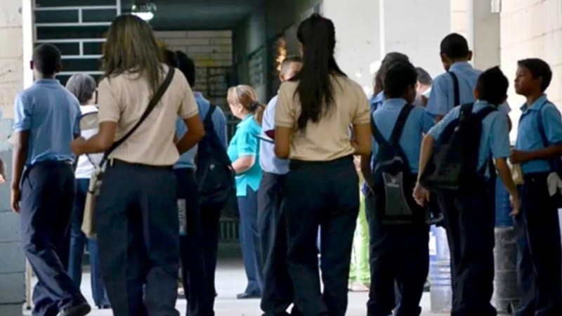 En Anaco: Adolescente agredió a una estudiante y ocasionó un incendio en el colegio