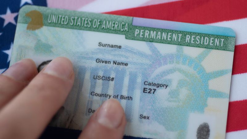EEUU incluye a venezolanos y cubanos en “revisión rigurosa” de green cards