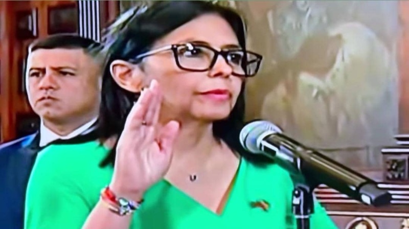 Delcy Rodríguez fue juramentada como presidente encargada por la AN