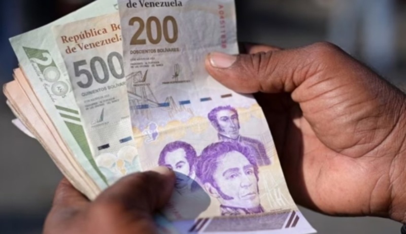 ¿Un bono especial a trabajadores? La propuesta de un experto tras exigencia de aumento salarial