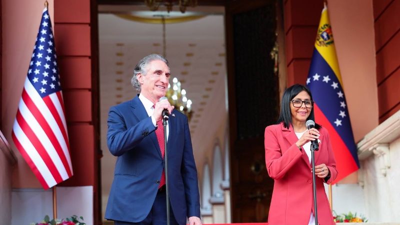 Trump dice que Delcy Rodríguez está «colaborando» con EEUU, y así respondió ella