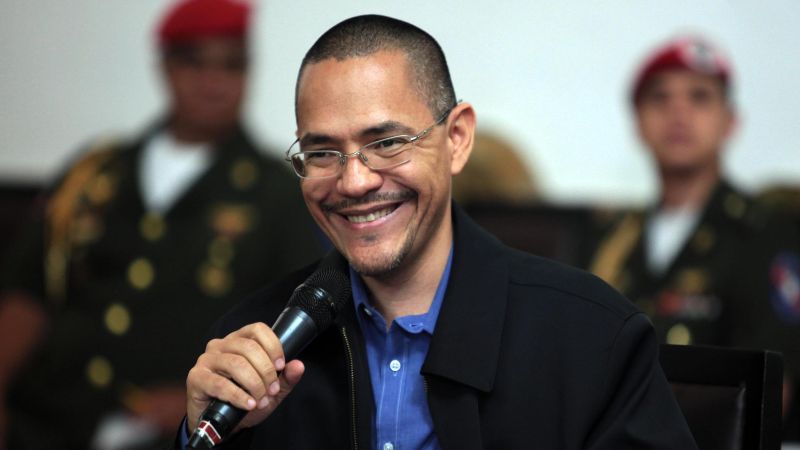 Ernesto Villegas retira postulación a Defensor del Pueblo