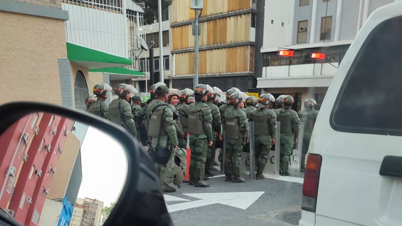 Despliegan antimotines en Caracas ante protesta por mejoras salariales