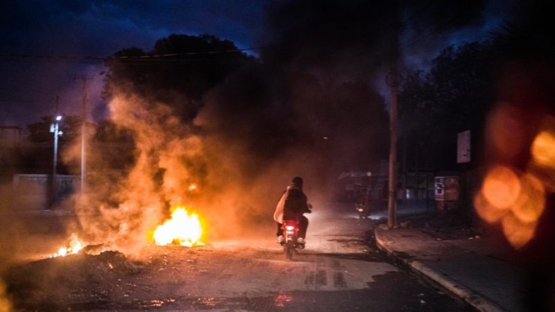Terror en Haití: Pandilleros asesinan al menos 20 personas e incendias casas