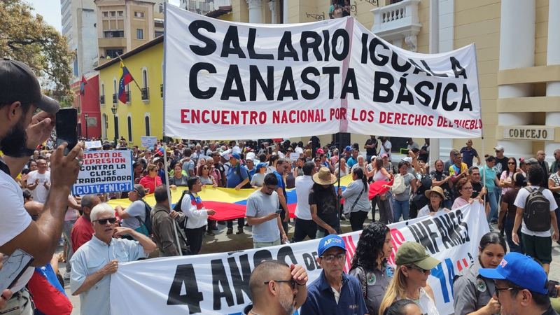 Por aumento del salario: Gremios sindicales y jubilados protestan en Caracas +VIDEOS