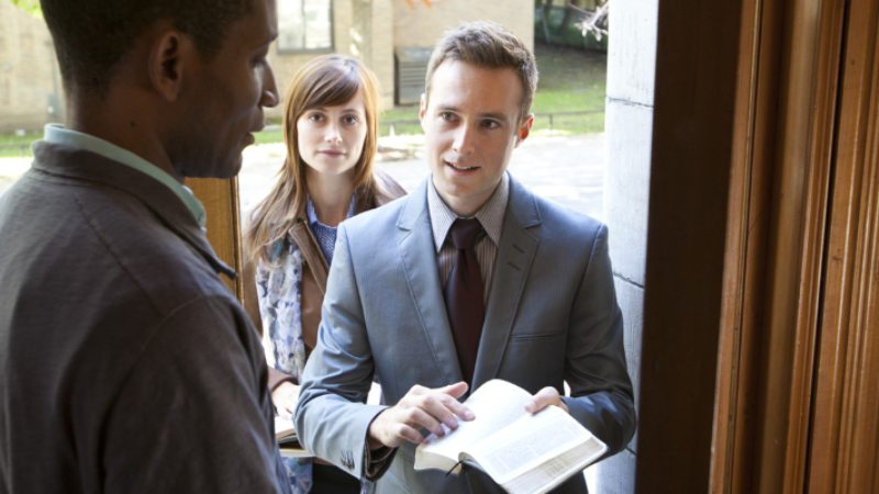 Testigos de Jehová permitirán transfusiones de sangre, pero con una condición