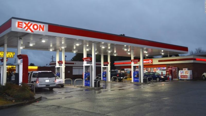 Gasolina se dispara a $4 por galón en EEUU, el repunte es histórico