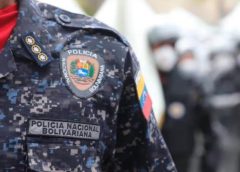 Detenidos dos PNB por ofrecer servicios ilegales a través de WhatsApp