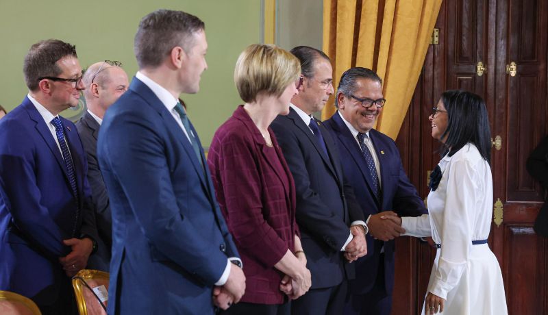 EEUU vigila 'plan de tres fases' en firma de acuerdos petroleros con Venezuela