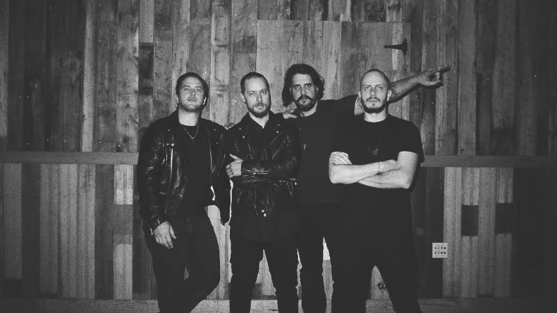 Viniloversus publicó 'Vértigo', adelanto de su álbum 'La Frontera'