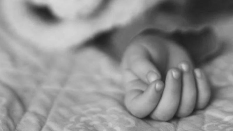 Niño murió al quemarse con agua hirviendo: estuvo 12 días en cuidados intensivos
