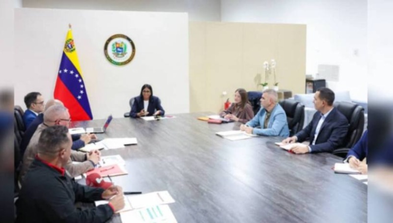 Delcy Rodríguez afirma sobre "pleno abastecimiento" de alimentos y advierte sobre precios