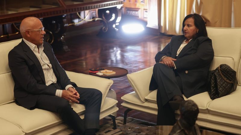 Dinorah Figuera impulsa diálogo político para la reconstrucción institucional