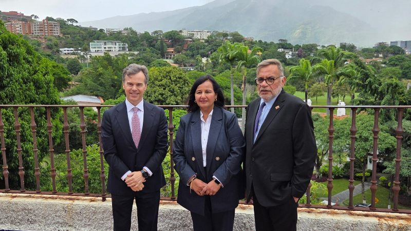 El contudente mensaje de John Barrett tras reunirse con Dinorah Figuera en Caracas