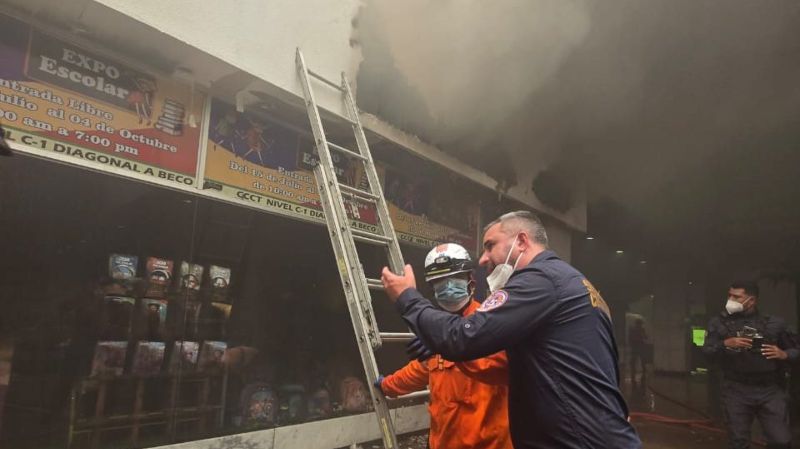 Desalojo y afectados: lo que se sabe del incendio en el CCCT de Caracas