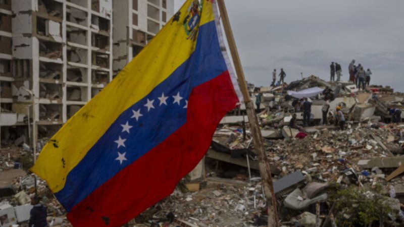 Dueños de yates y residentes de viviendas sociales en La Guaira comparten una misma ruina