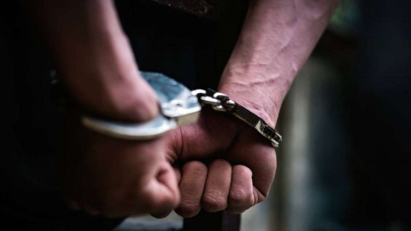 Le pusieron los ganchos: Preso por hacerse pasar por CICPC en Caracas