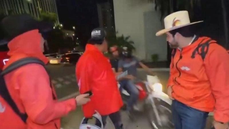 El brutal asesinato a balazos de un influencer en plena transmisión en vivo +VIDEO