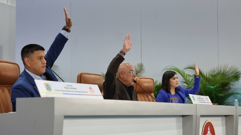 Chavismo frena propuesta para dolarizar la economía venezolana