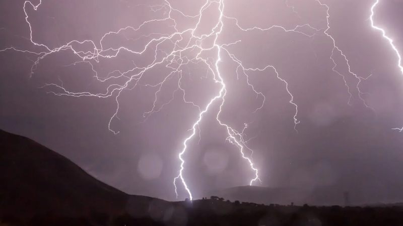 Más lluvias con descargas eléctricas: el impacto de la onda tropical 40 sobre Venezuela