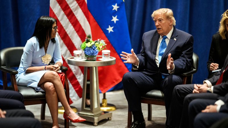 Las fotos virales de la reunión entre Donald Trump y Delcy Rodríguez