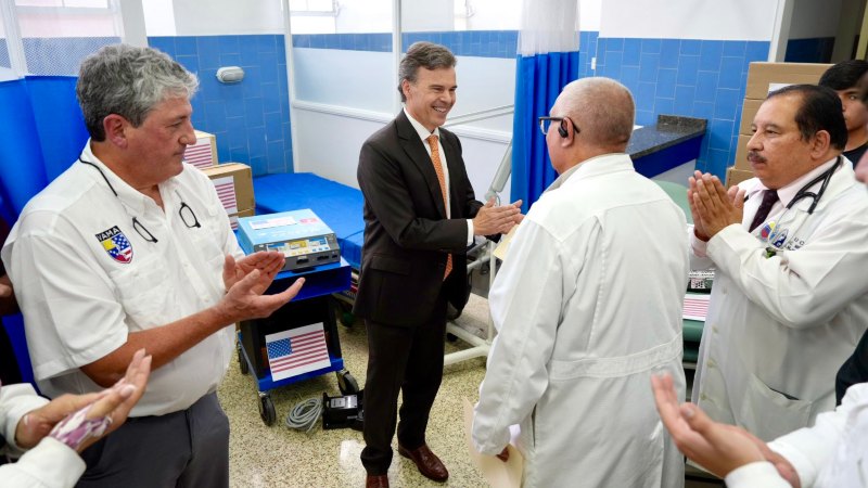 Embajada de EEUU reveló impactante monto donado en insumos al Hospital Vargas