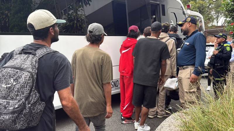 Expulsaron de Medellín a 17 venezolanos: esto exigió el alcalde Fico Gutiérrez